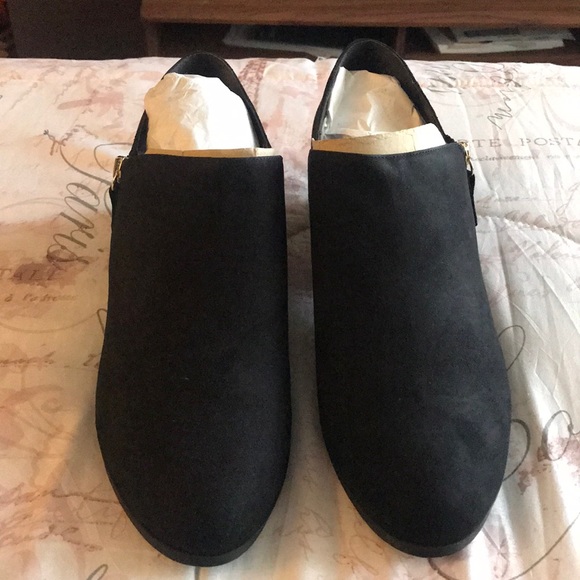 Short heeled shooties